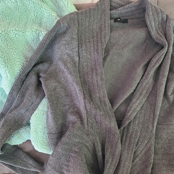 Grey Sweater - Picture 1 of 2